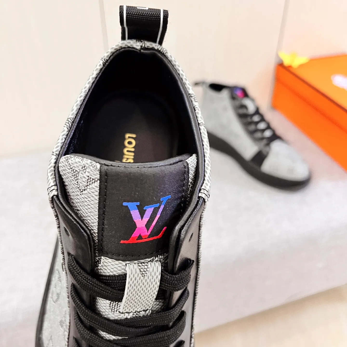 Men's shoes 💰 460 men's shoes 💰 [ LV ] 🔥 Louis Vuitton, high-end men's shoes brand official website 1:1 latest masterpiece: uppers are made of Italian imported first-layer cowhide with comfortable and breathable lining ➕ original non-slip and wear-resistant outsole 🔥, making walking more convenient and comfortable! An exclusive new model, a stunning work, a beautiful 1:1 replica [color] compared to the official quality! Create a fashionable personality to set off your uniqueness! A must-have for trendy men! Classic 🔥Size: 38-44 Color: 🔥 3⃣️colors available🔥.